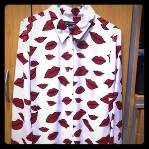 Ladies INC button down kisses shirt, size 8